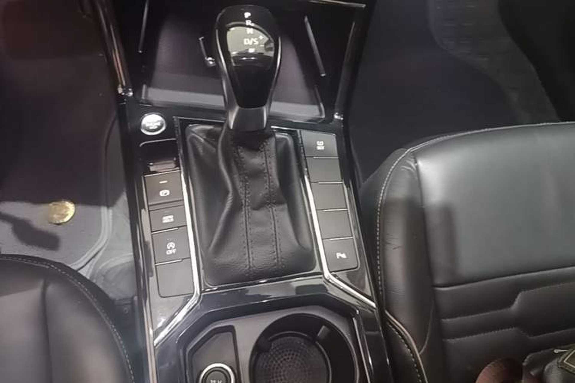 Used Volkswagen Passat 2020 Facelift 330TSI Elite Edition China VI Standard Gear Lever