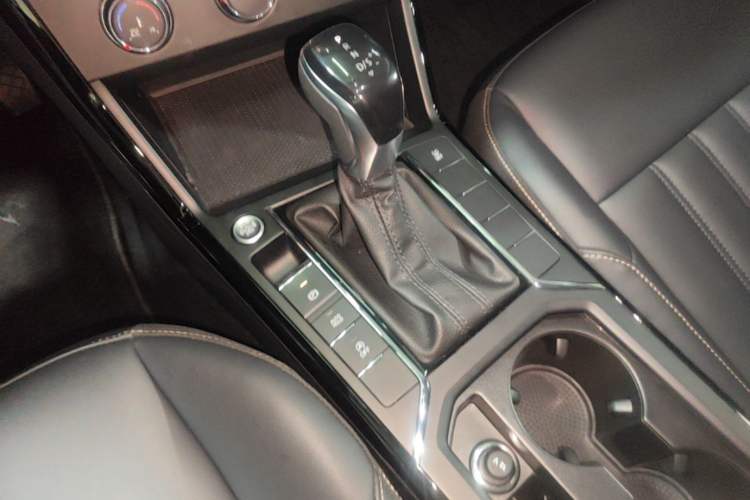 Used Volkswagen Passat 2020 Revised Version 280TSI Business Edition China VI Standard Gear Lever