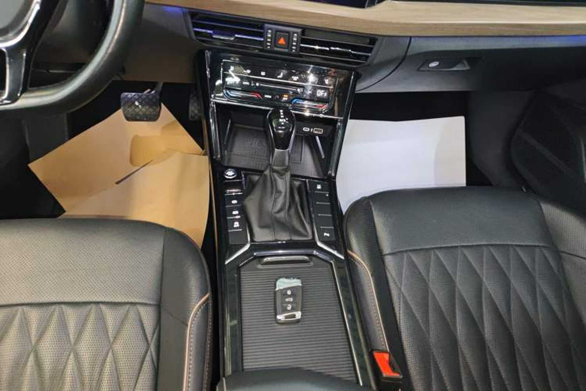 Used Volkswagen Passat 2020 Revised Version 330TSI Luxury Edition China VI Standard Gear Lever