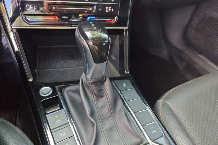 Used Volkswagen Passat 2020 330TSI Luxury Edition China VI Gear Lever