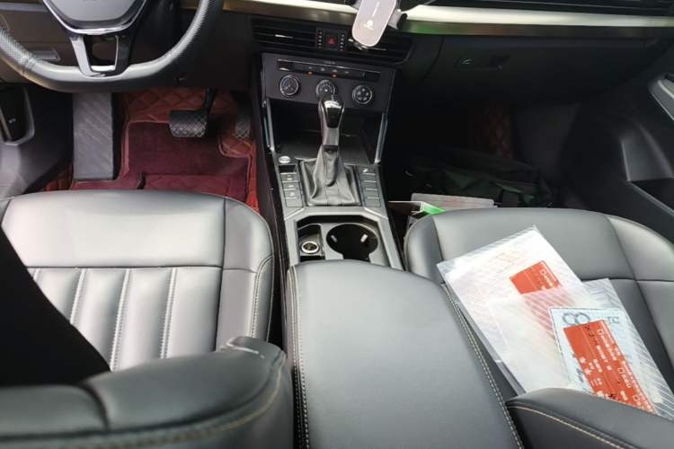 Used Volkswagen Passat 2020 Revised Version 280TSI Business Edition China VI Standard Gear Lever