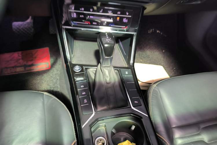 Used Volkswagen Passat 2020 330TSI Elite Edition China VI Gear Lever