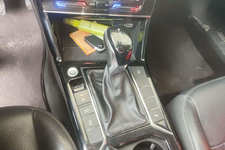 Used Volkswagen Passat 2020 330TSI Luxury Edition China VI Gear Lever