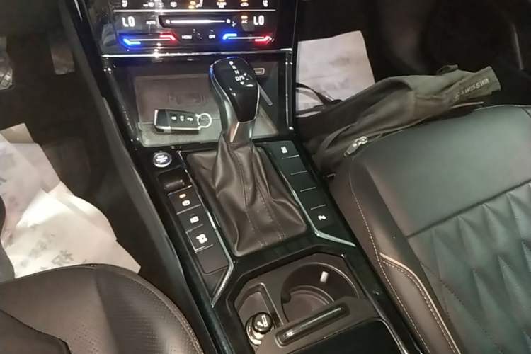 Used Volkswagen Passat 2020 330TSI Luxury Edition China VI Gear Lever