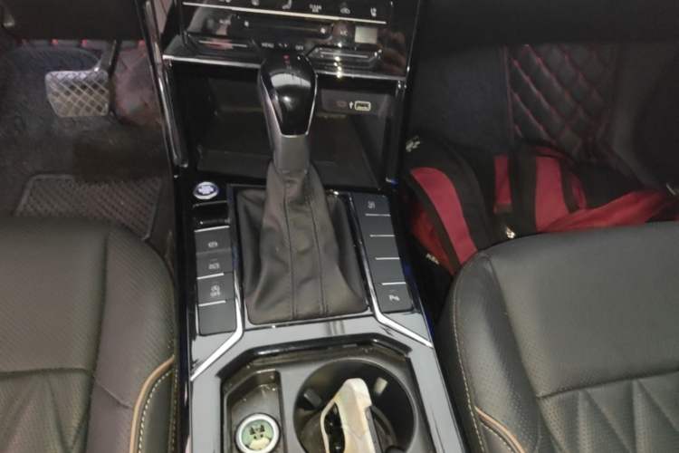 Used Volkswagen Passat 2020 330TSI Luxury Edition China VI Gear Lever