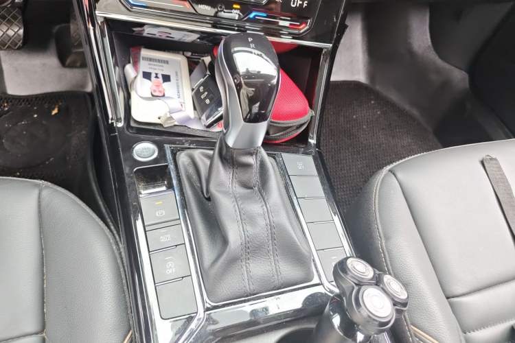 Used Volkswagen Passat 2020 330TSI Elite Edition China VI Gear Lever
