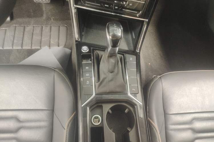 Used Volkswagen Passat 2020 330TSI Elite Edition China VI Gear Lever