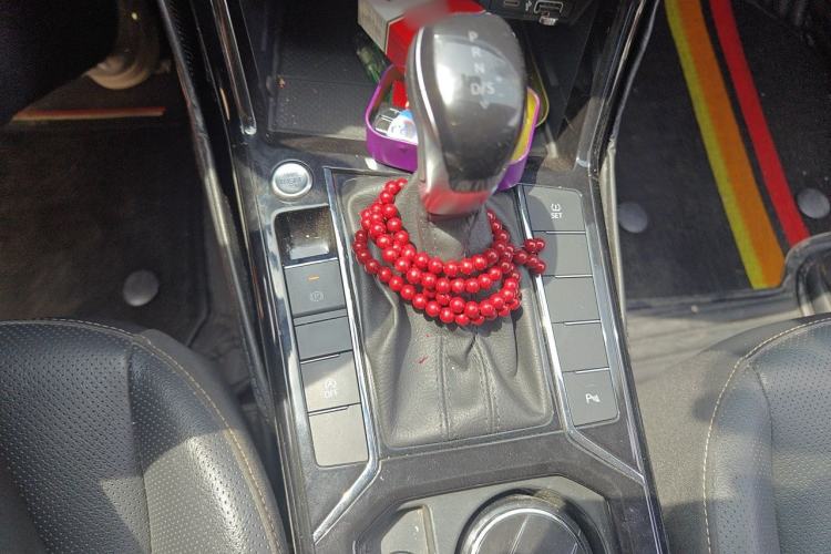 Used Volkswagen Passat 2020 Revised Version 330TSI Luxury Edition China VI Standard Gear Lever