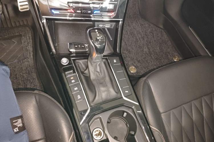 Used Volkswagen Passat 2020 330TSI Luxury Edition China VI Gear Lever