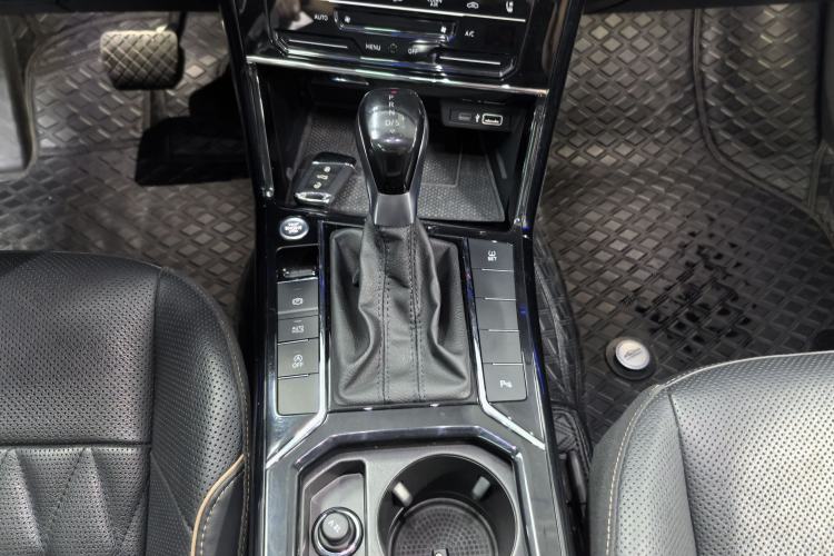 Used Volkswagen Passat 2020 Restyled 380TSI Luxury Edition China VI Standard Gear Lever