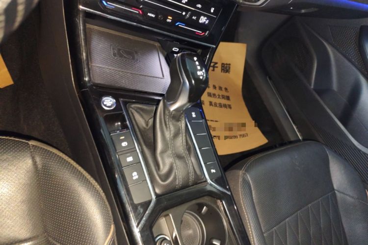 Used Volkswagen Passat 2020 Revised Version 330TSI Luxury Edition China VI Standard Gear Lever