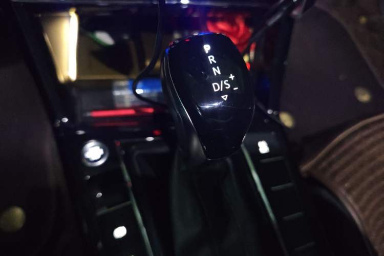 Used Volkswagen Passat 2020 330TSI Elite Edition China VI Gear Lever