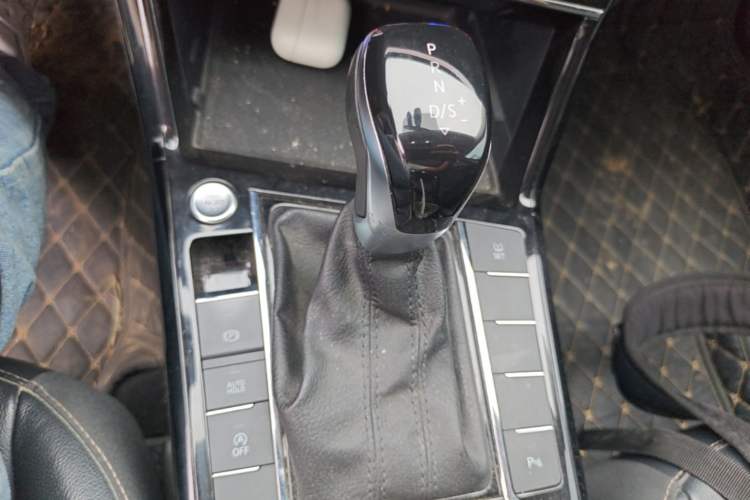 Used Volkswagen Passat 2020 330TSI Elite Edition China VI Gear Lever