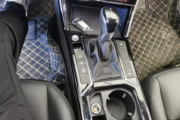 Used Volkswagen Passat 2020 Revised Version 280TSI Elite Edition China VI Standard Gear Lever