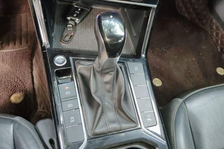 Used Volkswagen Passat 2020 330TSI Elite Edition China VI Gear Lever