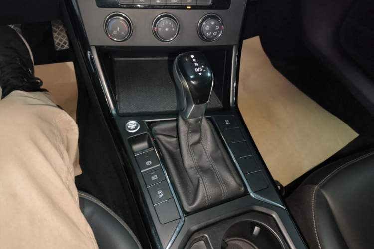 Used Volkswagen Passat 2020 280TSI Business Edition China VI Standard Gear Lever