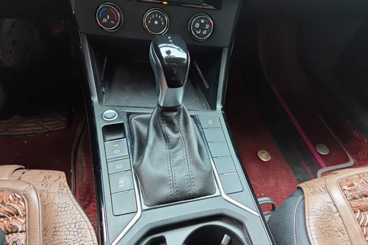 Used Volkswagen Passat 2020 Revised Version 280TSI Business Edition China VI Standard Gear Lever