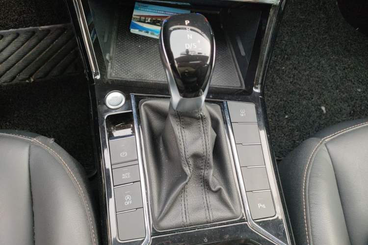Used Volkswagen Passat 2020 Revised Version 280TSI Elite Edition China VI Standard Gear Lever
