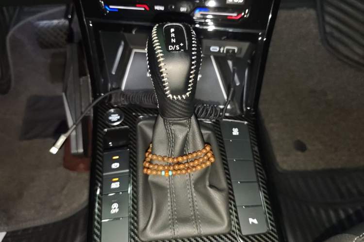 Used Volkswagen Passat 2020 Revised Version 330TSI Luxury Edition China VI Standard Gear Lever