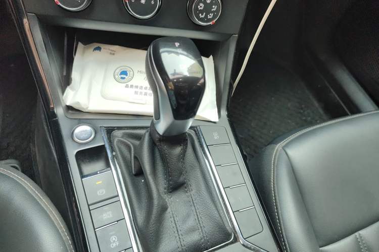 Used Volkswagen Passat 2020 Revised Version 280TSI Business Edition China VI Standard Gear Lever
