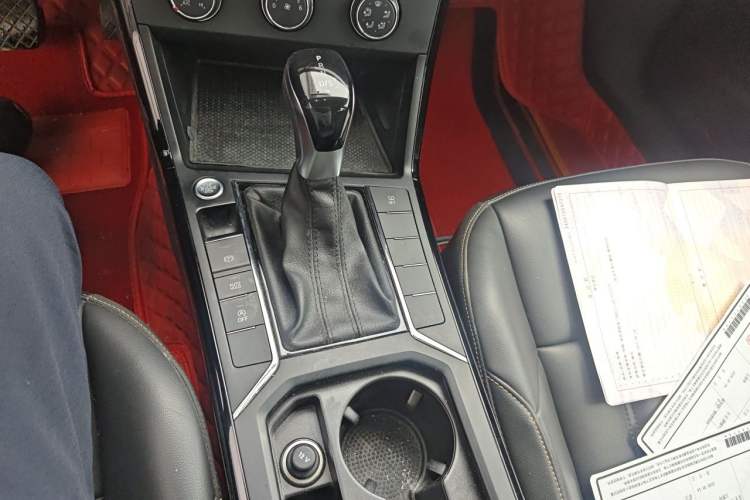 Used Volkswagen Passat 2020 280TSI Business Edition China VI Standard Gear Lever