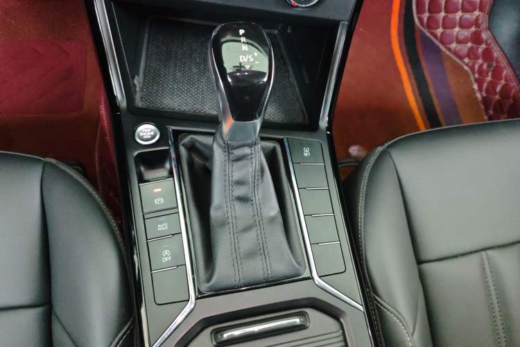 Used Volkswagen Passat 2020 280TSI Business Edition China VI Standard Gear Lever