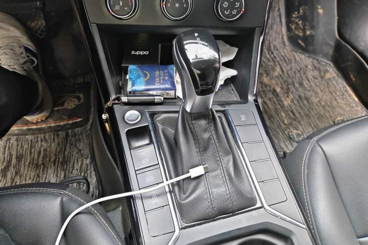 Used Volkswagen Passat 2020 Revised Version 280TSI Business Edition China VI Standard Gear Lever