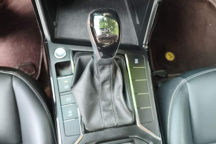 Used Volkswagen Passat 2020 280TSI Business Edition China VI Standard Gear Lever