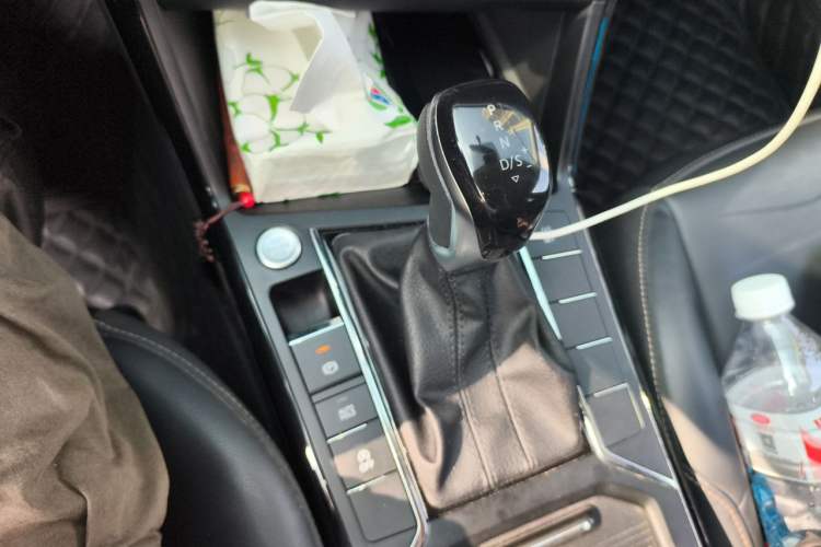 Used Volkswagen Passat 2020 Revised Version 280TSI Business Edition China VI Standard Gear Lever