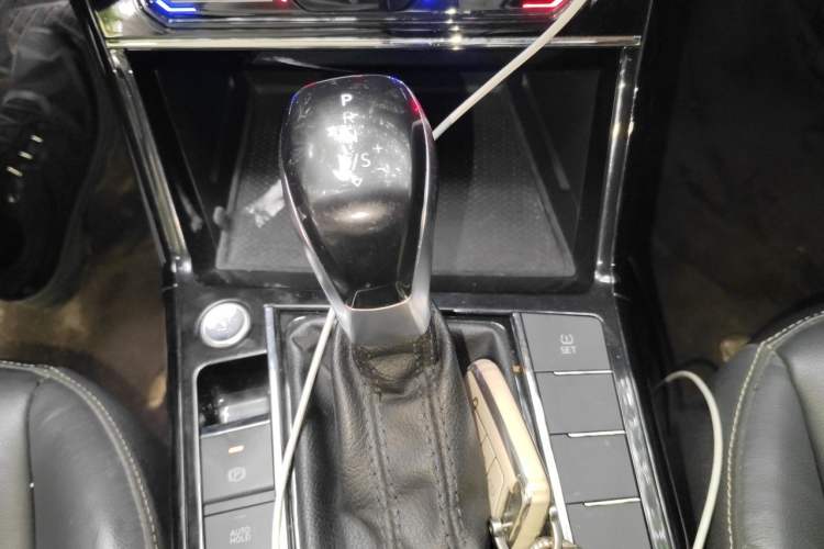 Used Volkswagen Passat 2020 Revised Version 280TSI Elite Edition China VI Standard Gear Lever