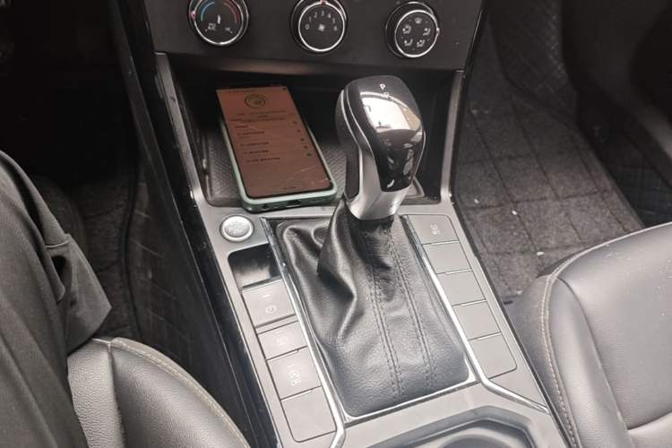 Used Volkswagen Passat 2020 280TSI Business Edition China VI Standard Gear Lever
