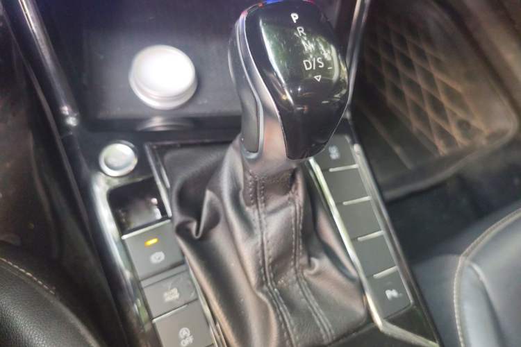 Used Volkswagen Passat 2020 330TSI Elite Edition China VI Gear Lever
