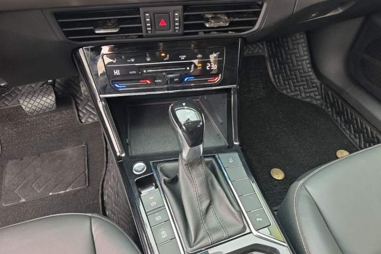 Used Volkswagen Passat 2020 330TSI Elite Edition China VI Gear Lever