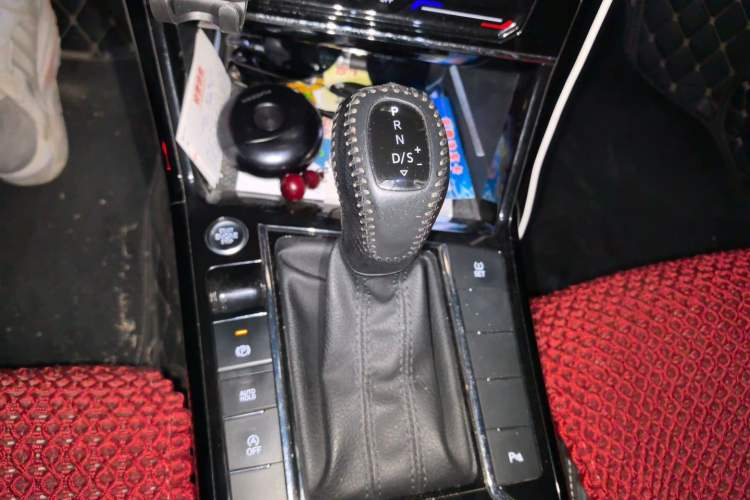Used Volkswagen Passat 2020 Facelift 330TSI Elite Edition China VI Standard Gear Lever