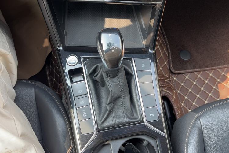 Used Volkswagen Passat 2020 Revised Version 280TSI Elite Edition China VI Standard Gear Lever