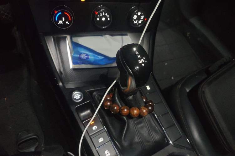 Used Volkswagen Passat 2020 280TSI Business Edition China VI Standard Gear Lever