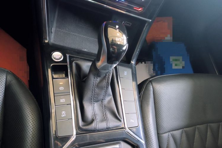 Used Volkswagen Passat 2020 Revised Version 330TSI Luxury Edition China VI Standard Gear Lever