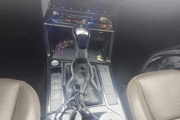 Used Volkswagen Passat 2020 330TSI Luxury Edition China VI Gear Lever