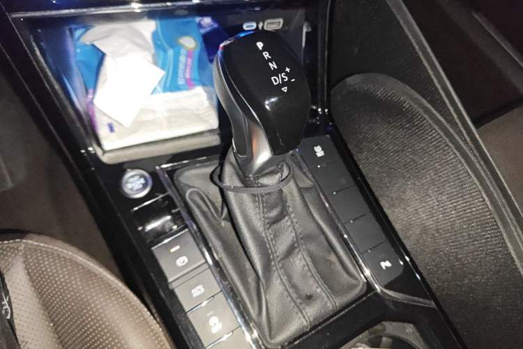 Used Volkswagen Passat 2020 330TSI Luxury Edition China VI Gear Lever