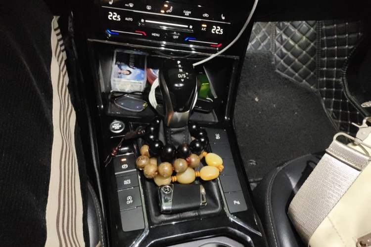 Used Volkswagen Passat 2020 330TSI Elite Edition China VI Gear Lever
