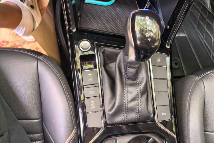 Used Volkswagen Passat 2020 330TSI Elite Edition China VI Gear Lever