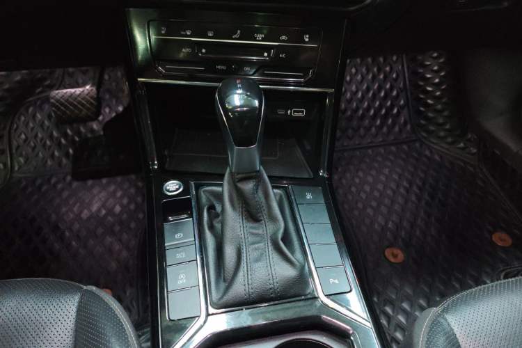 Used Volkswagen Passat 2020 330TSI Luxury Edition China VI Gear Lever
