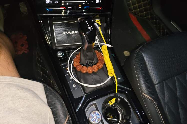 Used Volkswagen Passat 2020 Revised Version 330TSI Luxury Edition China VI Standard Gear Lever