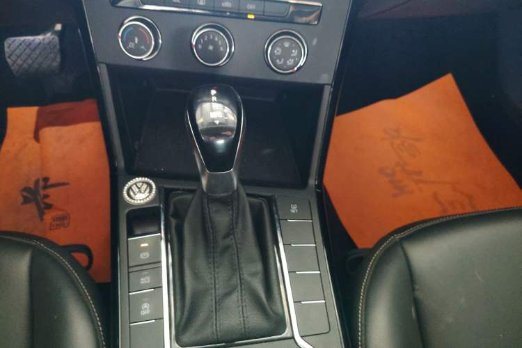 Used Volkswagen Passat 2020 Revised Version 280TSI Business Edition China VI Standard Gear Lever