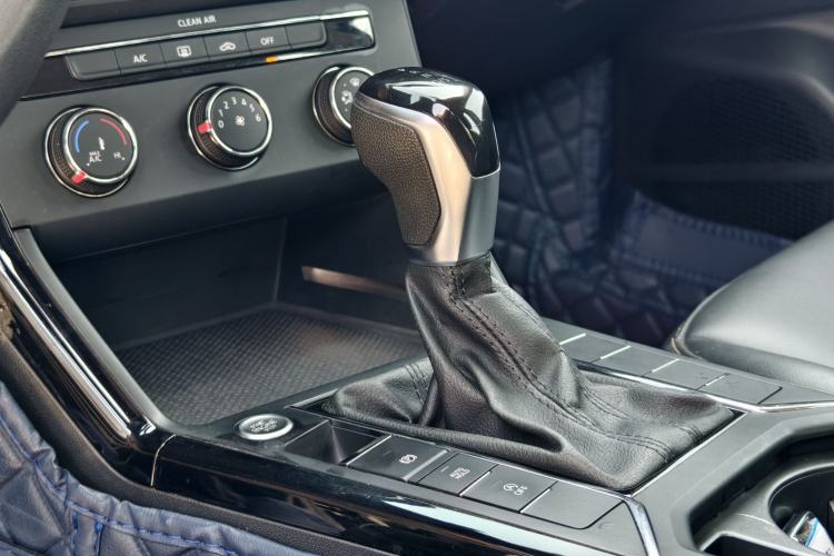 Used Volkswagen Passat 2020 280TSI Business Edition China VI Standard Gear Lever