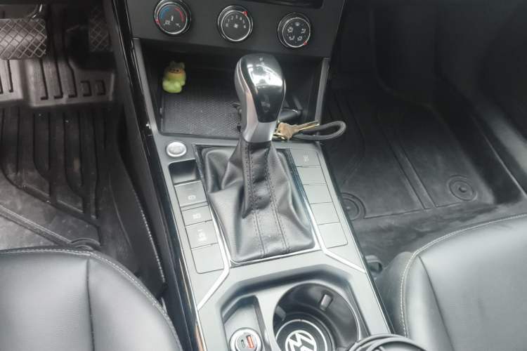 Used Volkswagen Passat 2020 Revised Version 280TSI Business Edition China VI Standard Gear Lever