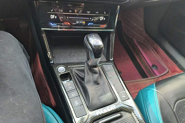 Used Volkswagen Passat 2020 330TSI Elite Edition China VI Gear Lever