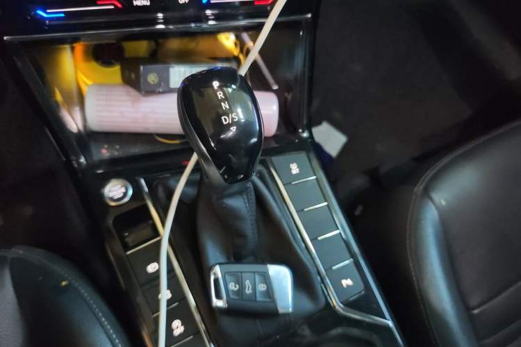 Used Volkswagen Passat 2020 330TSI Elite Edition China VI Gear Lever