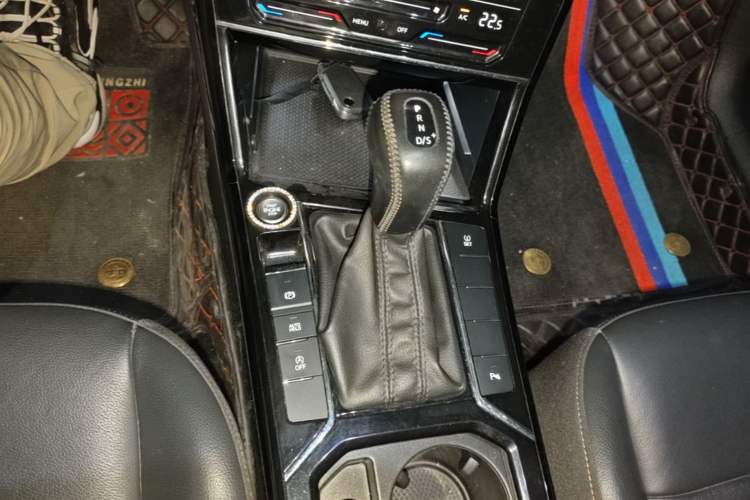 Used Volkswagen Passat 2020 330TSI Elite Edition China VI Gear Lever