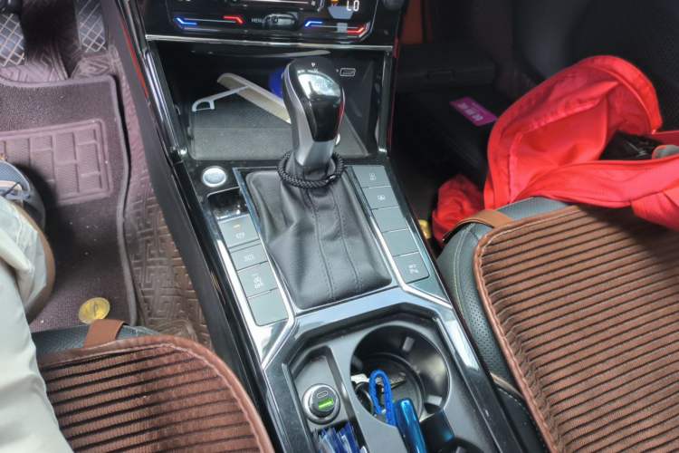 Used Volkswagen Passat 2020 Facelift 330TSI Prestige Edition China VI Standard Gear Lever